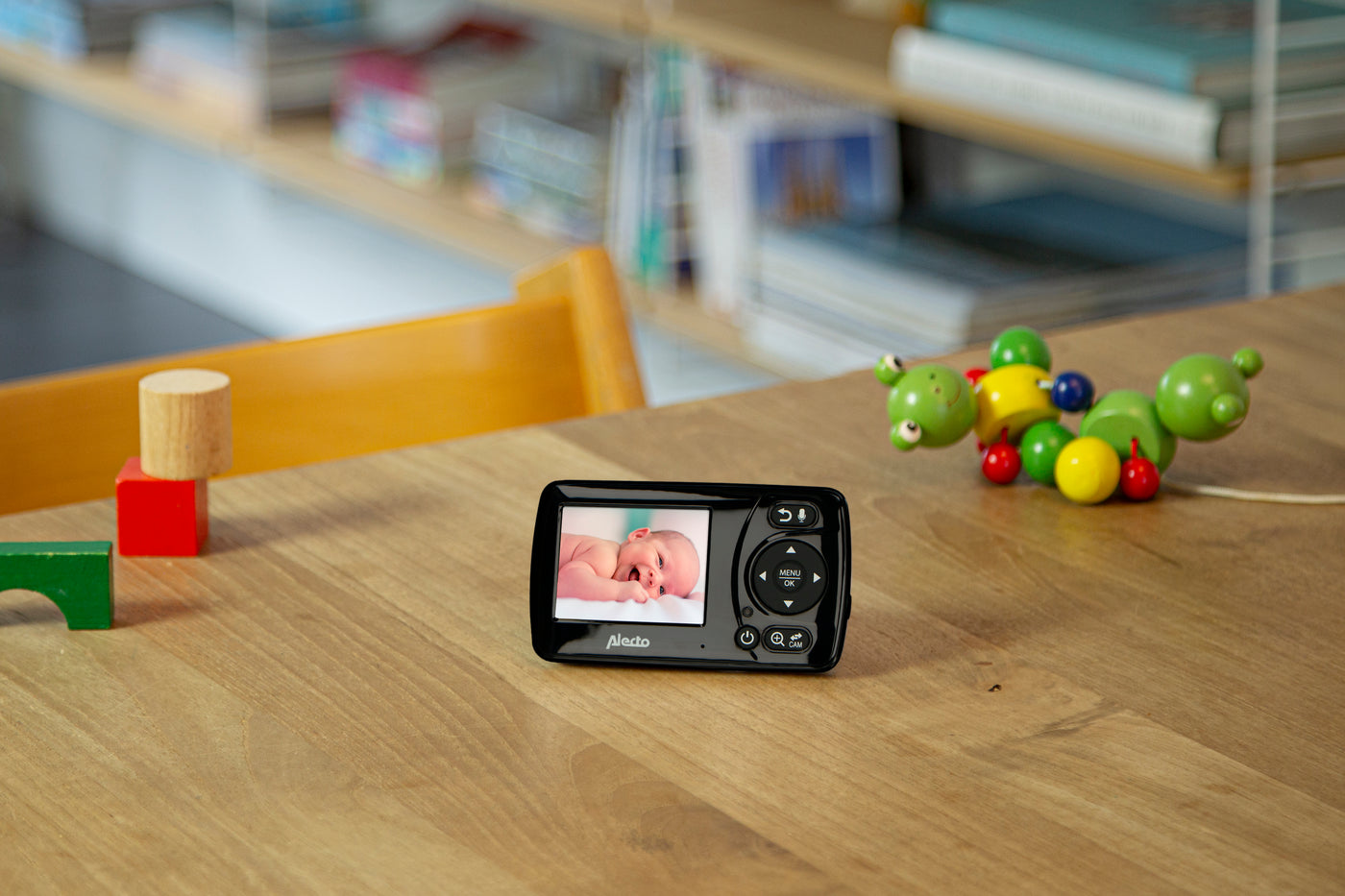 Alecto DVM71BK - Video baby monitor with 2.4" colour display, black