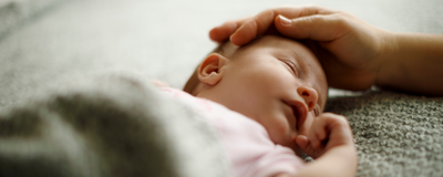 Veilige babytemperatuur per seizoen: voorkom oververhitting en kou