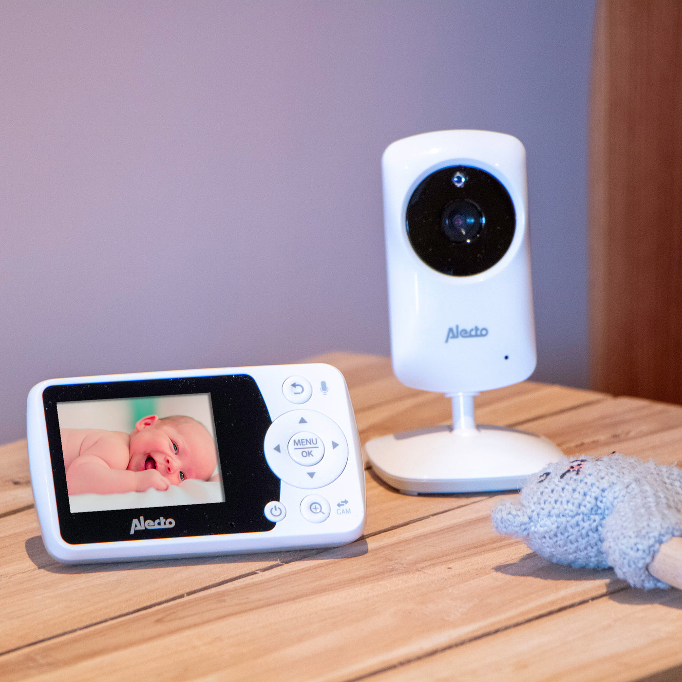 Alecto BO64 - Baby monitor with camera and 2.4" color screen - White