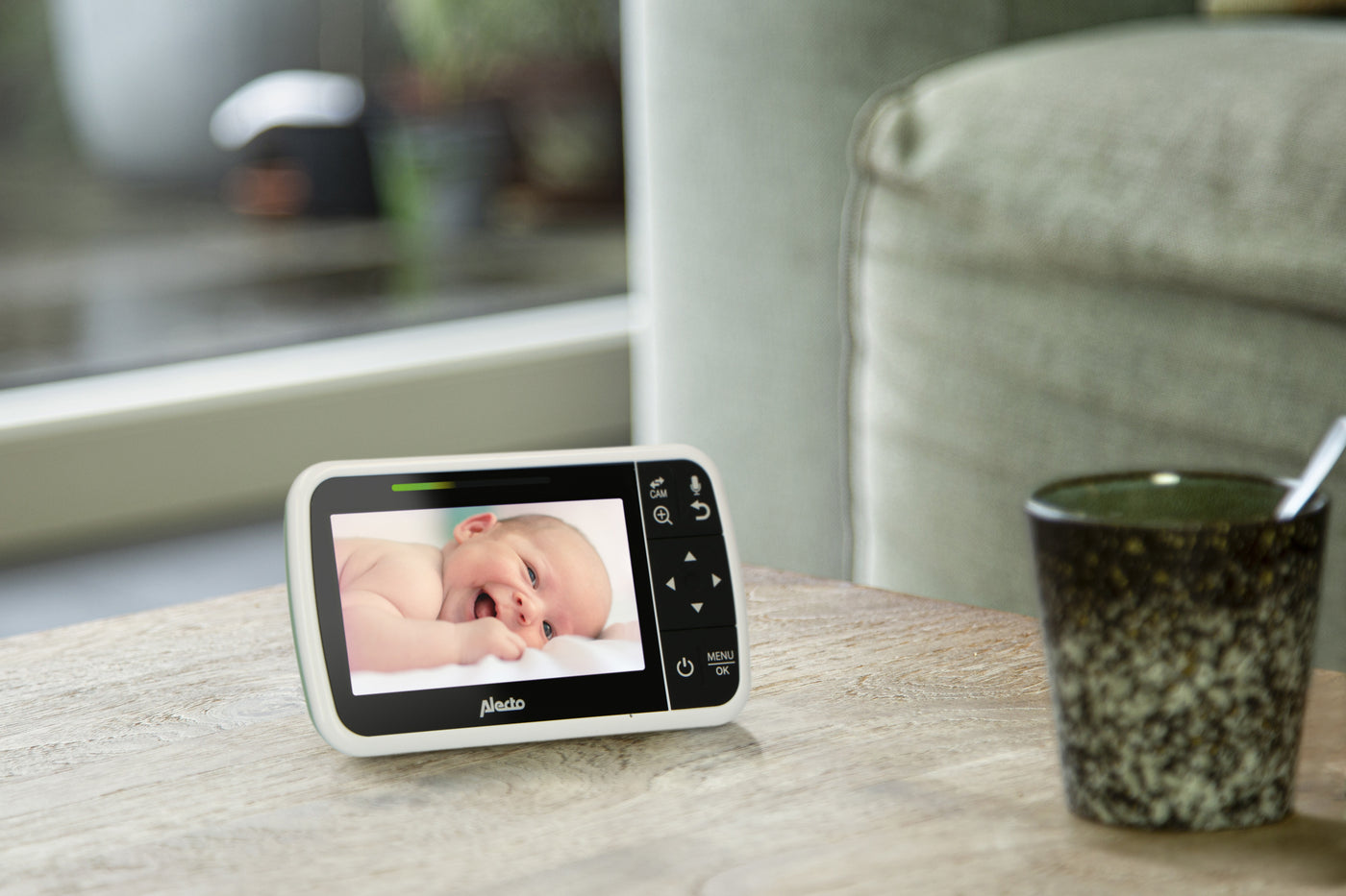 Alecto DVM149GN - Video baby monitor with 4.3" colour display, white/green