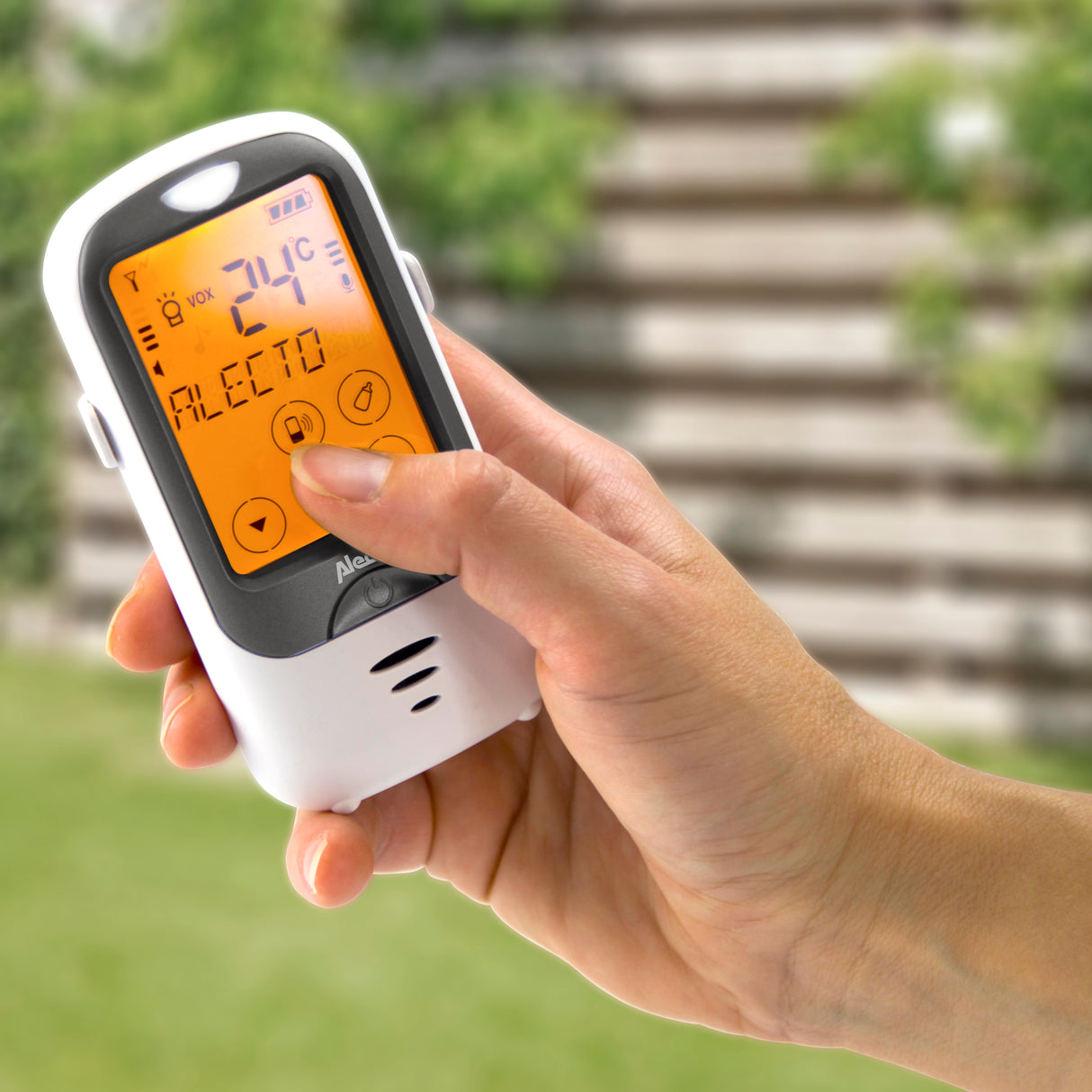 Alecto DBX-68 - Longe range outdoor baby monitor, white/anthracite