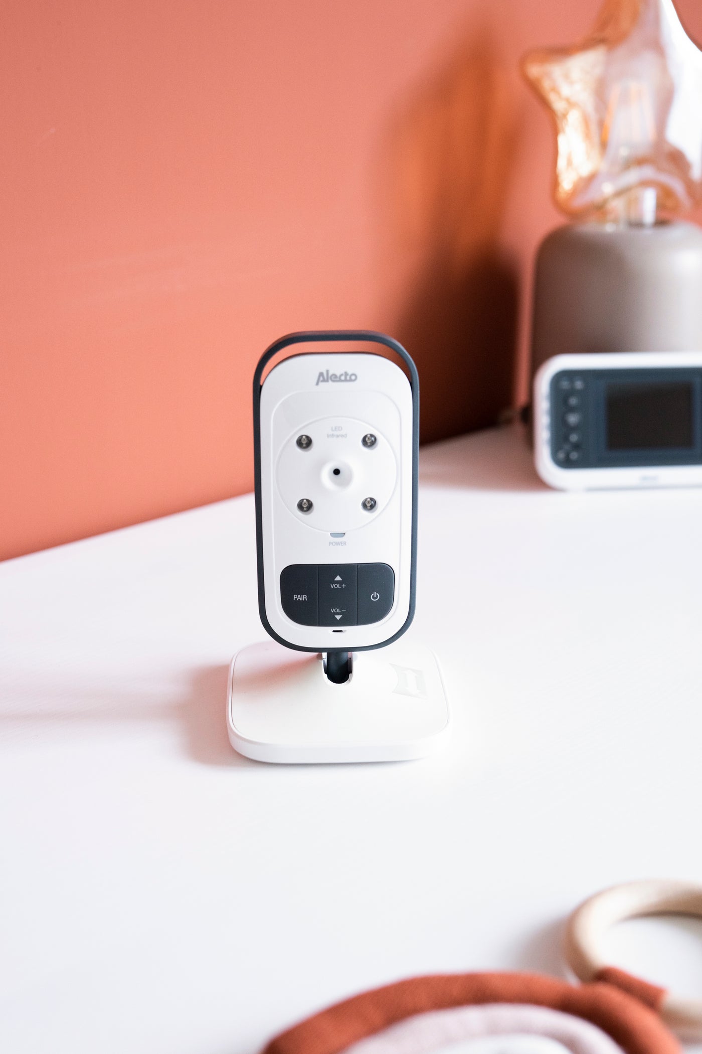 Alecto DVM-75 - Video baby monitor with 2.4" colour display, white/anthracite