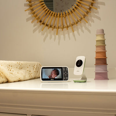 Alecto DVM149GN - Video baby monitor with 4.3" colour display, white/green