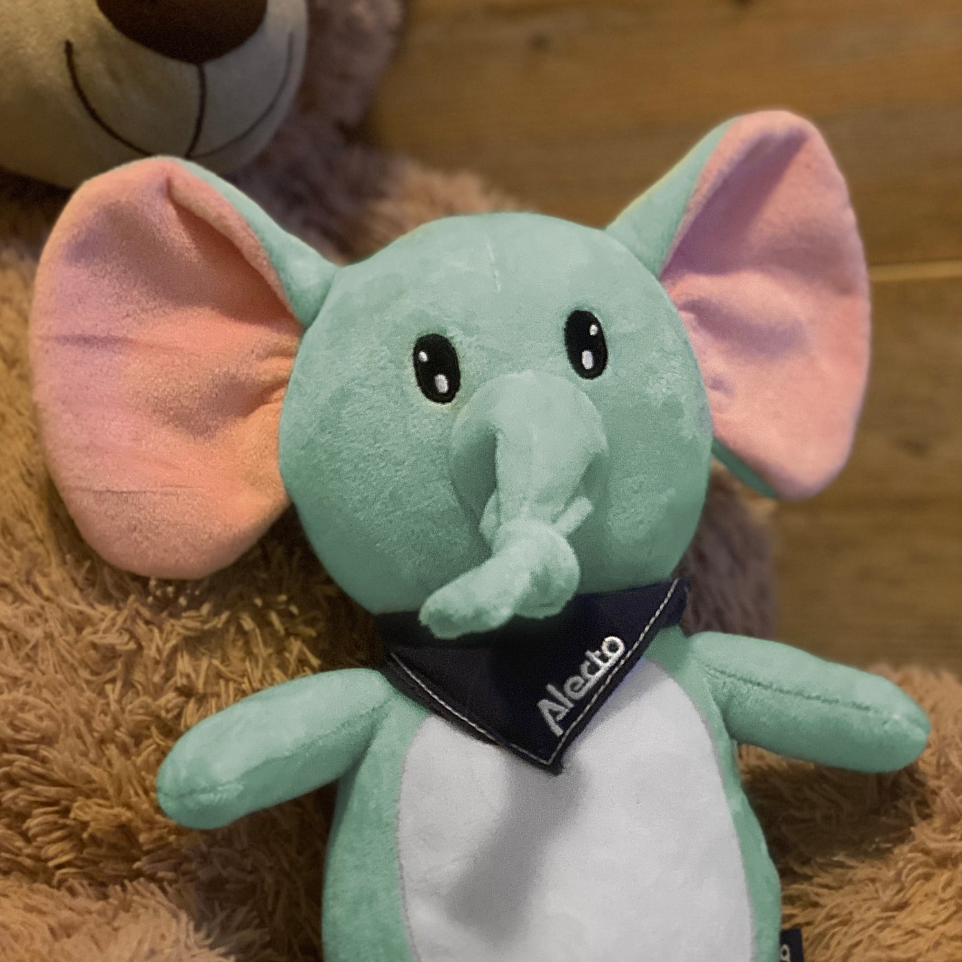 Alecto BC350 - Knuffel olifant met rustgevende geluiden en nachtlampje